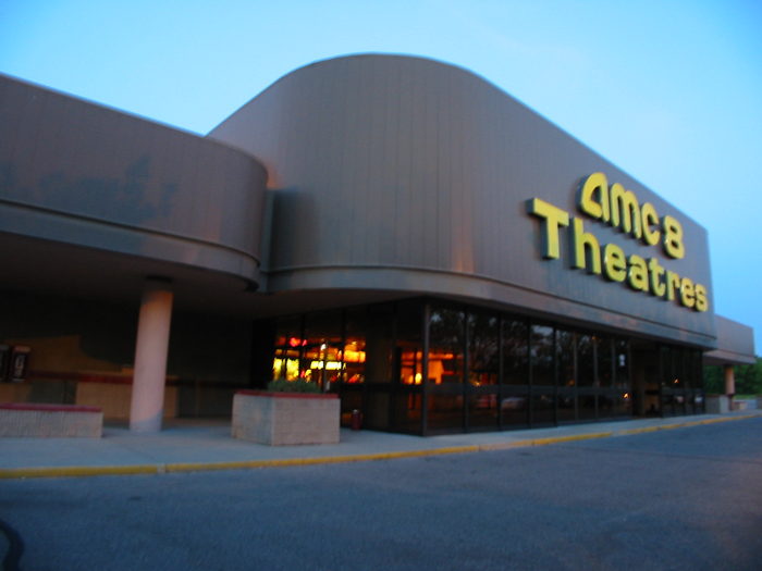 Elmwood Plaza 8 Theatres - JULY 2002 (newer photo)